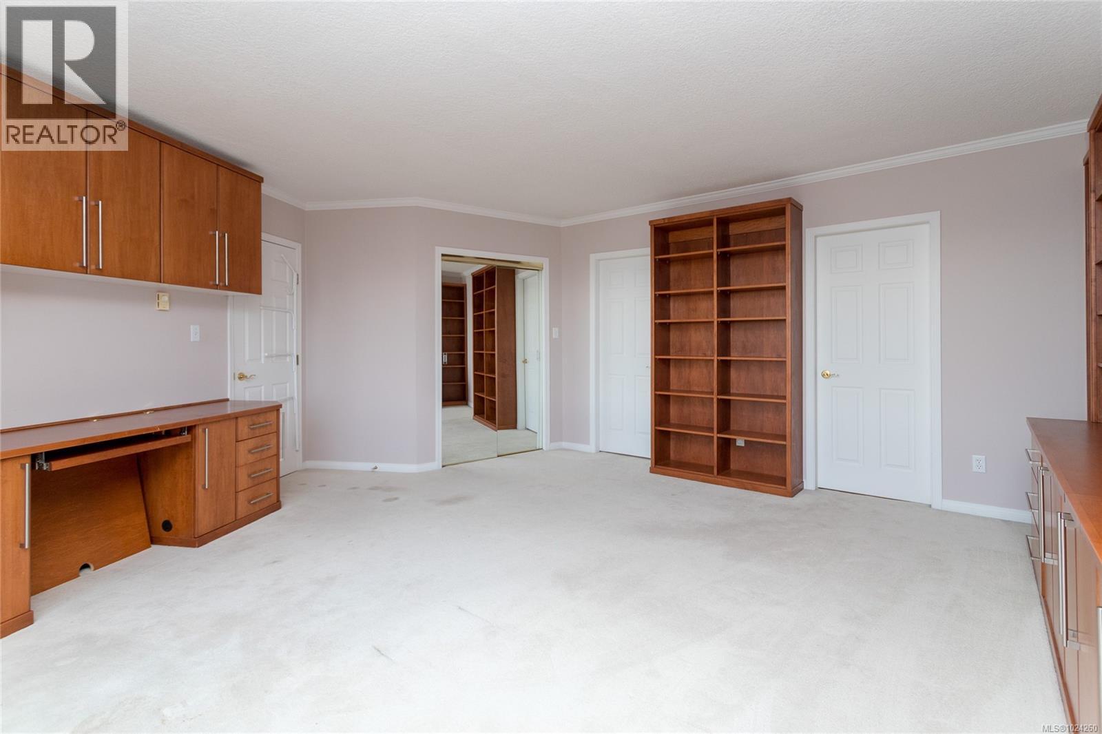 5407 2829 Arbutus Road, Saanich