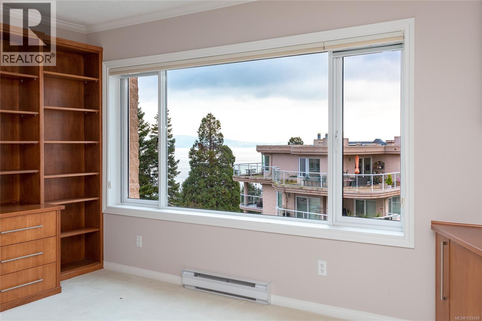 5407 2829 Arbutus Road, Saanich