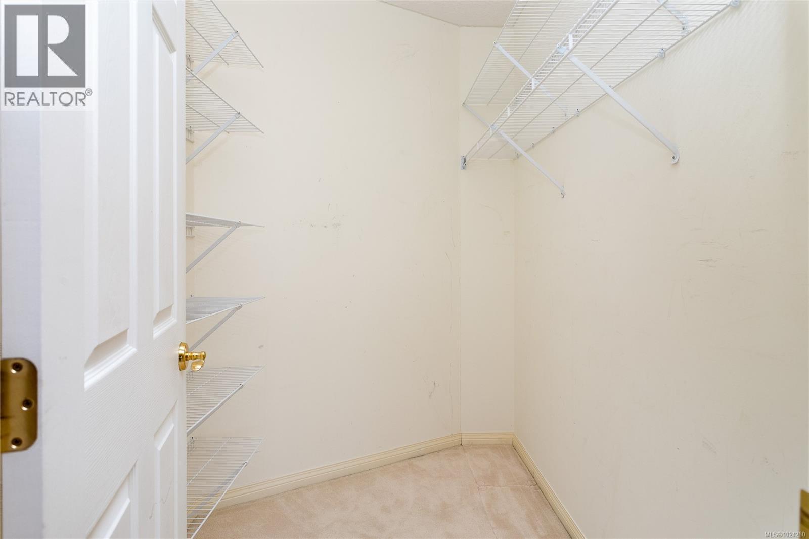 5407 2829 Arbutus Road, Saanich