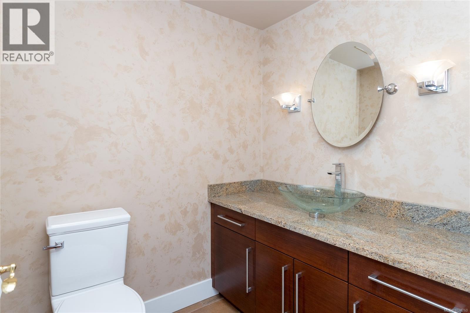 5407 2829 Arbutus Road, Saanich