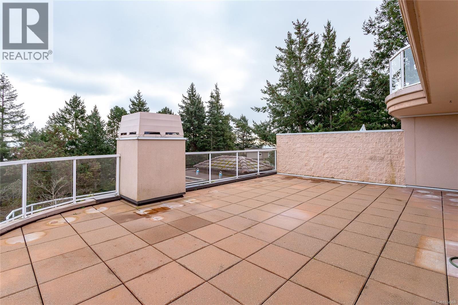 5407 2829 Arbutus Road, Saanich