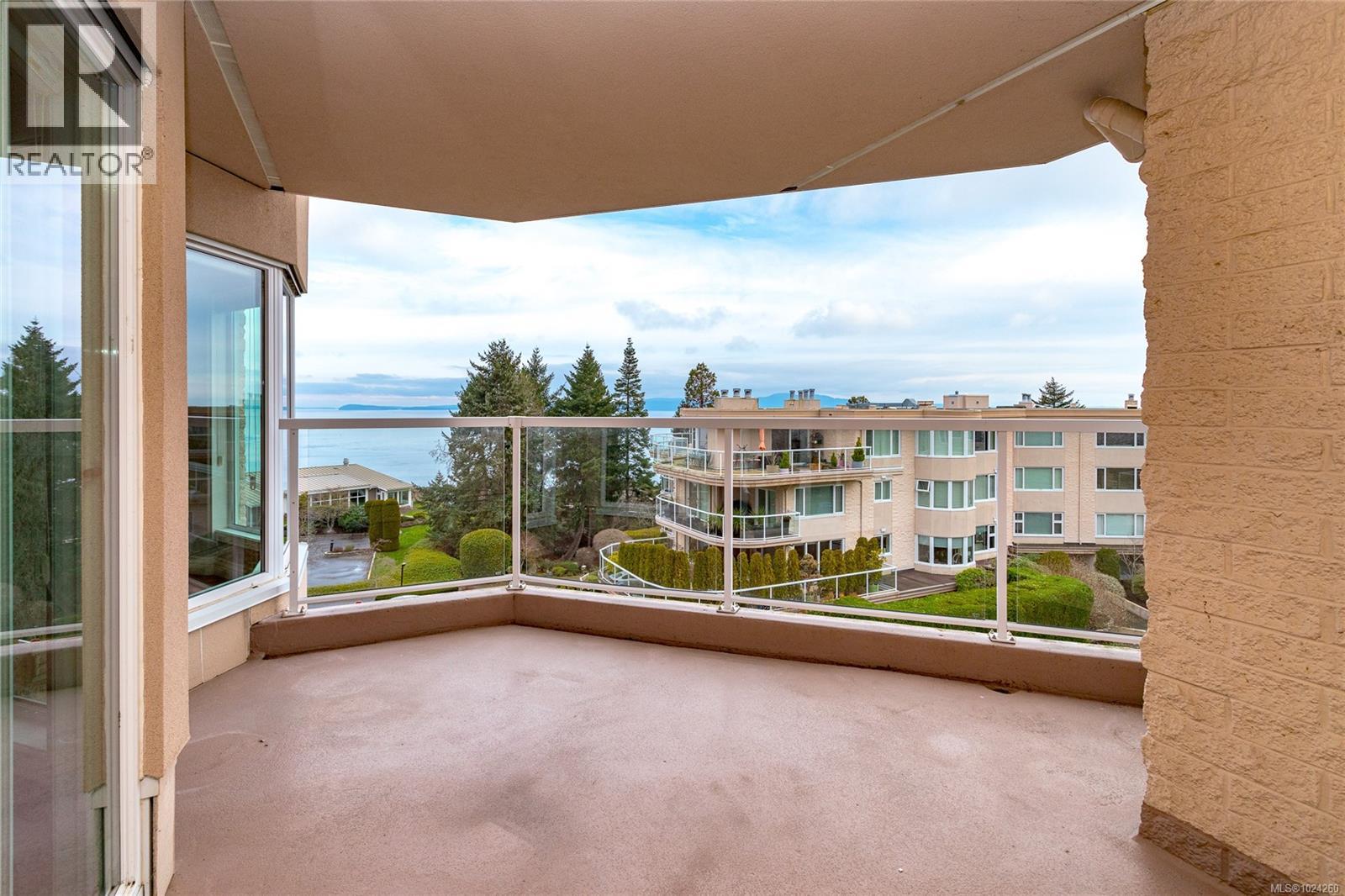 5407 2829 Arbutus Road, Saanich