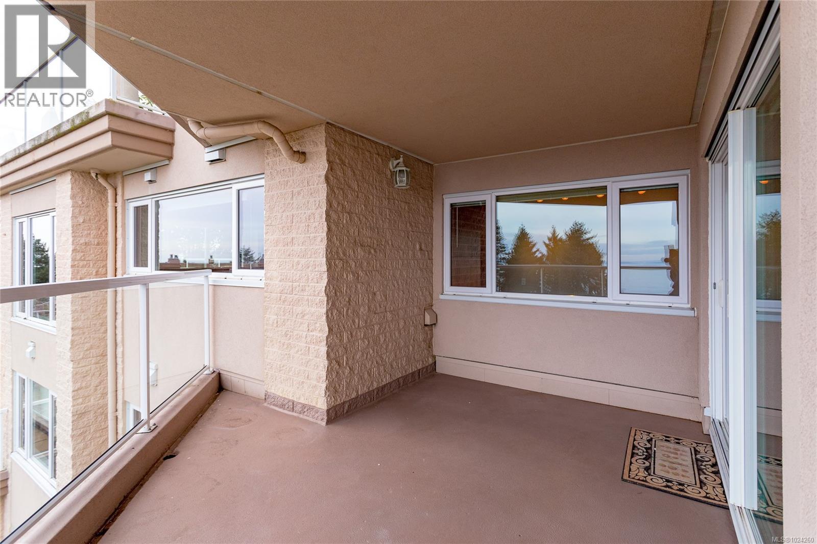 5407 2829 Arbutus Road, Saanich