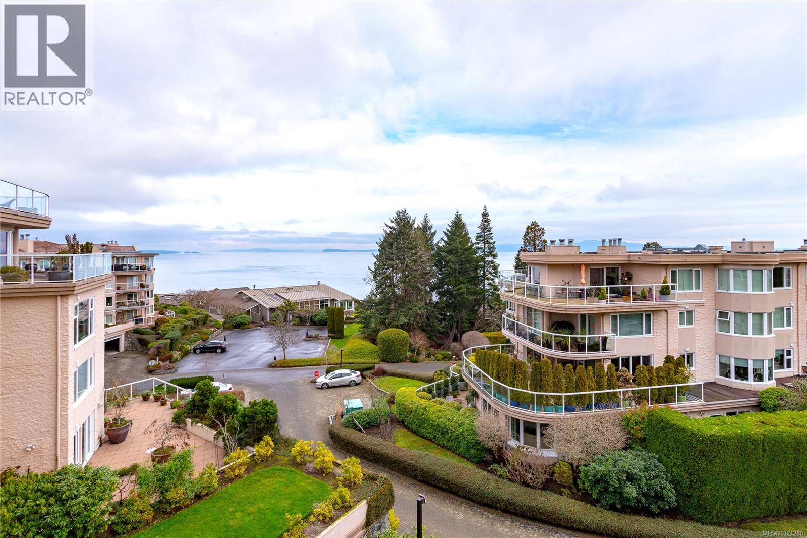 5407 2829 Arbutus Road, Saanich