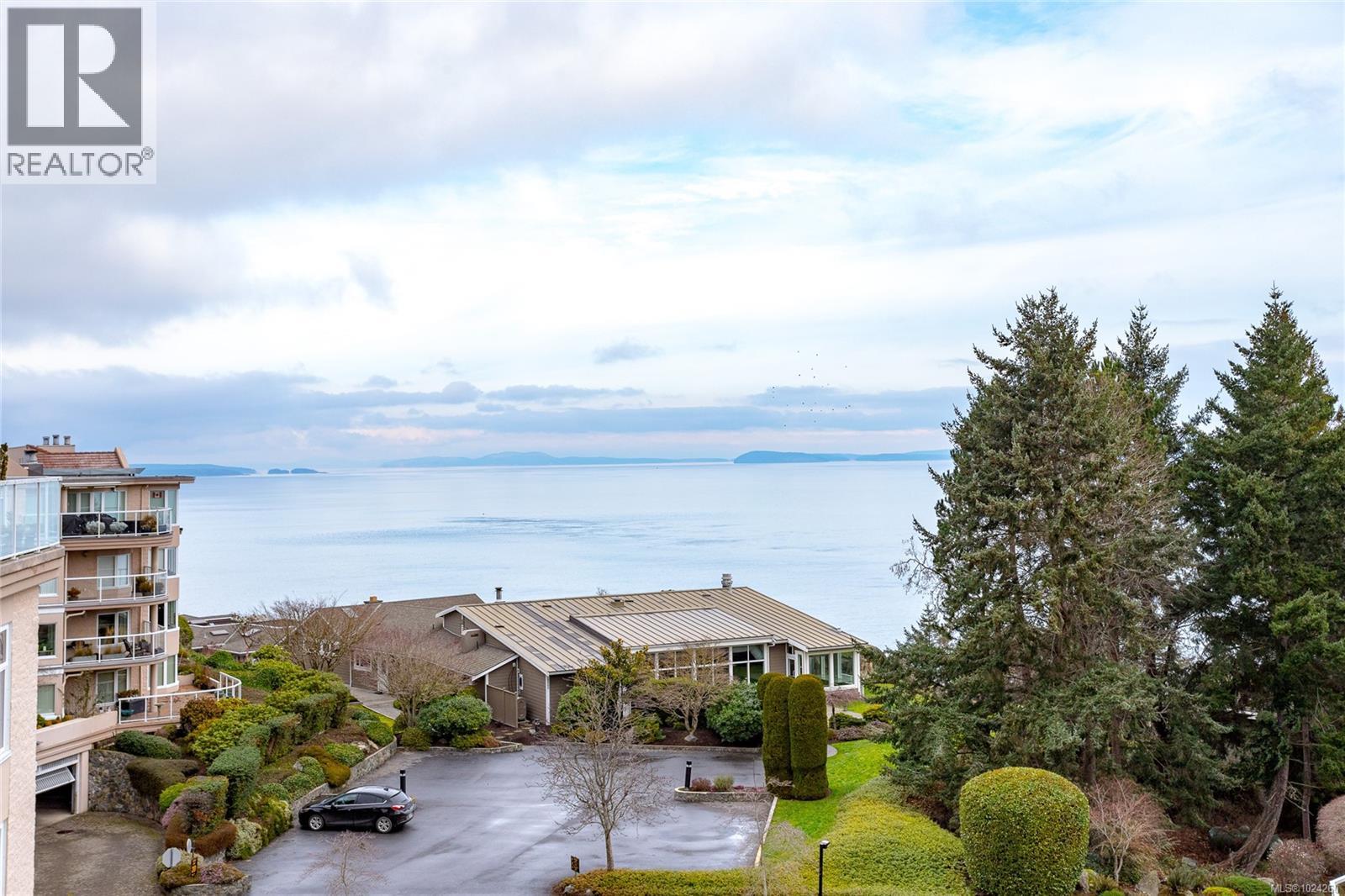 5407 2829 Arbutus Road, Saanich