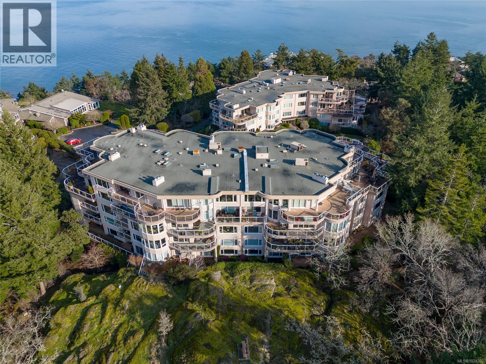 5407 2829 Arbutus Road, Saanich