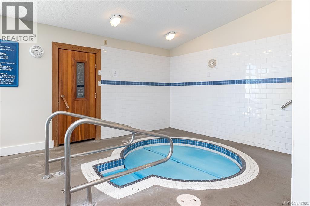 5407 2829 Arbutus Road, Saanich