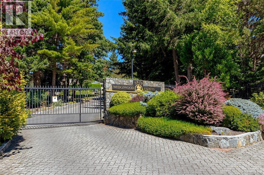 5407 2829 Arbutus Road, Saanich