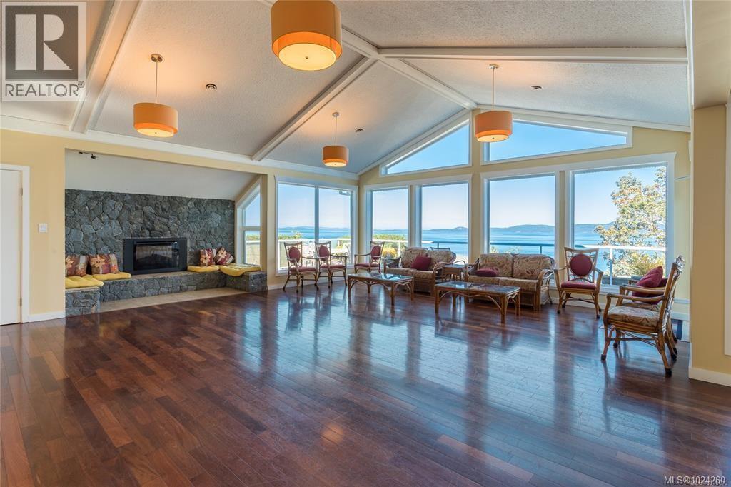 5407 2829 Arbutus Road, Saanich