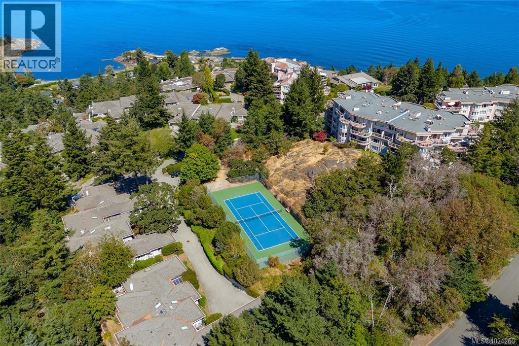 5407 2829 Arbutus Road, Saanich