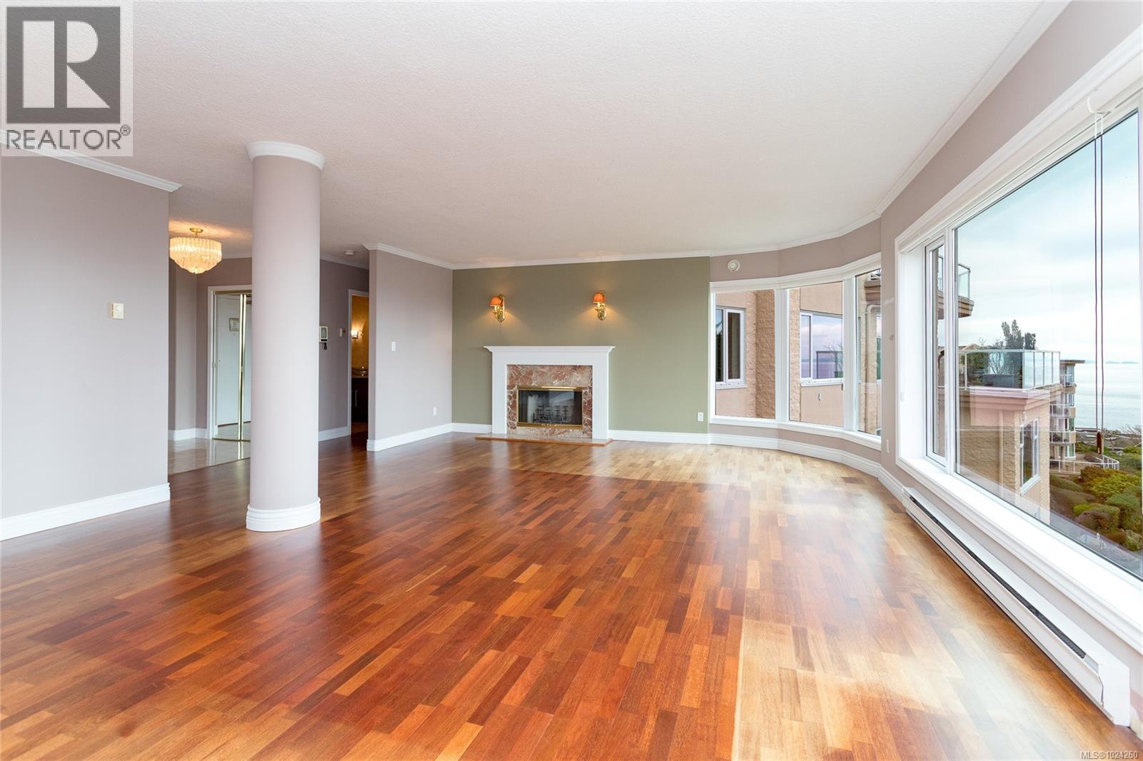 5407 2829 Arbutus Road, Saanich