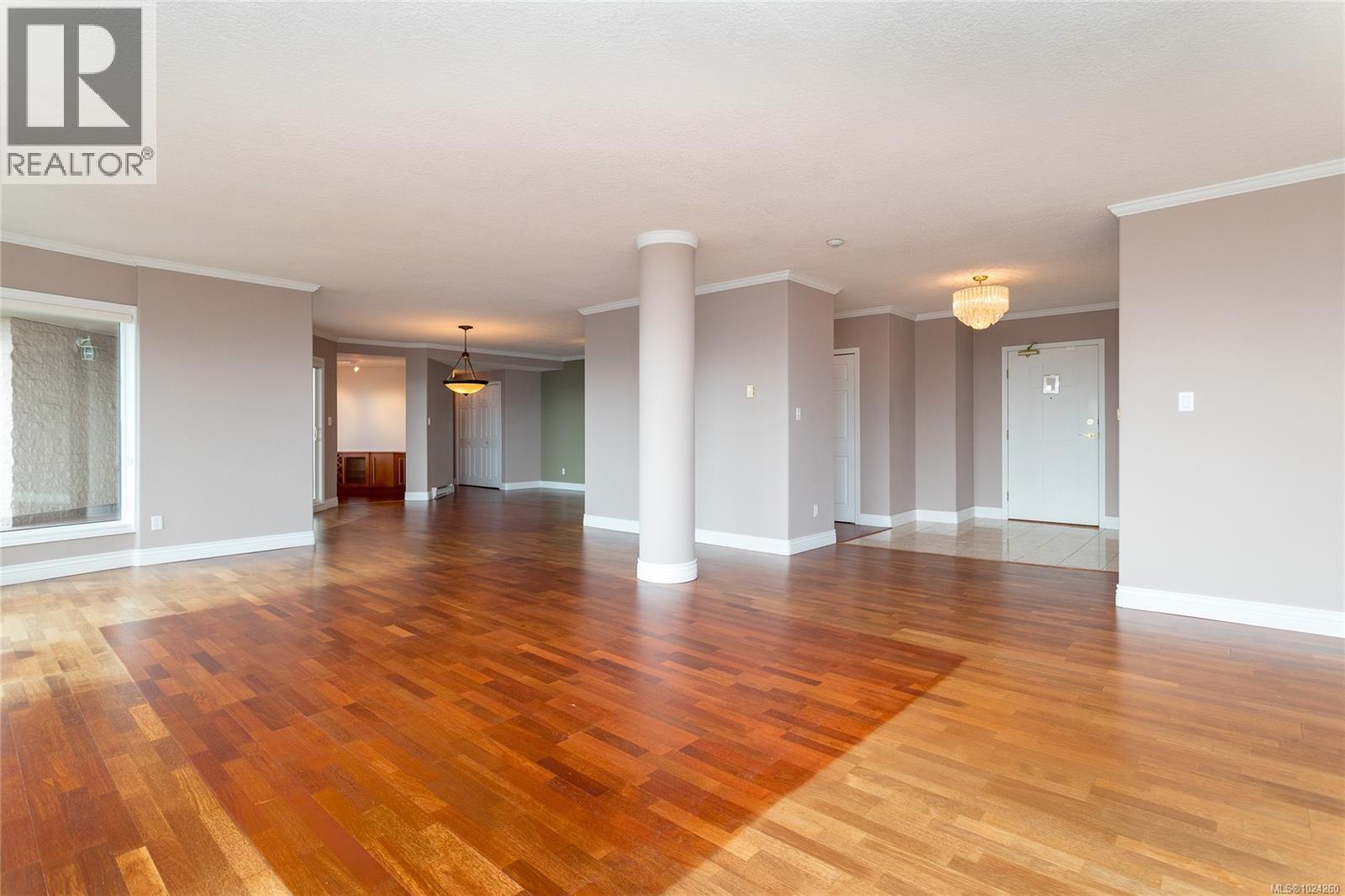 5407 2829 Arbutus Road, Saanich