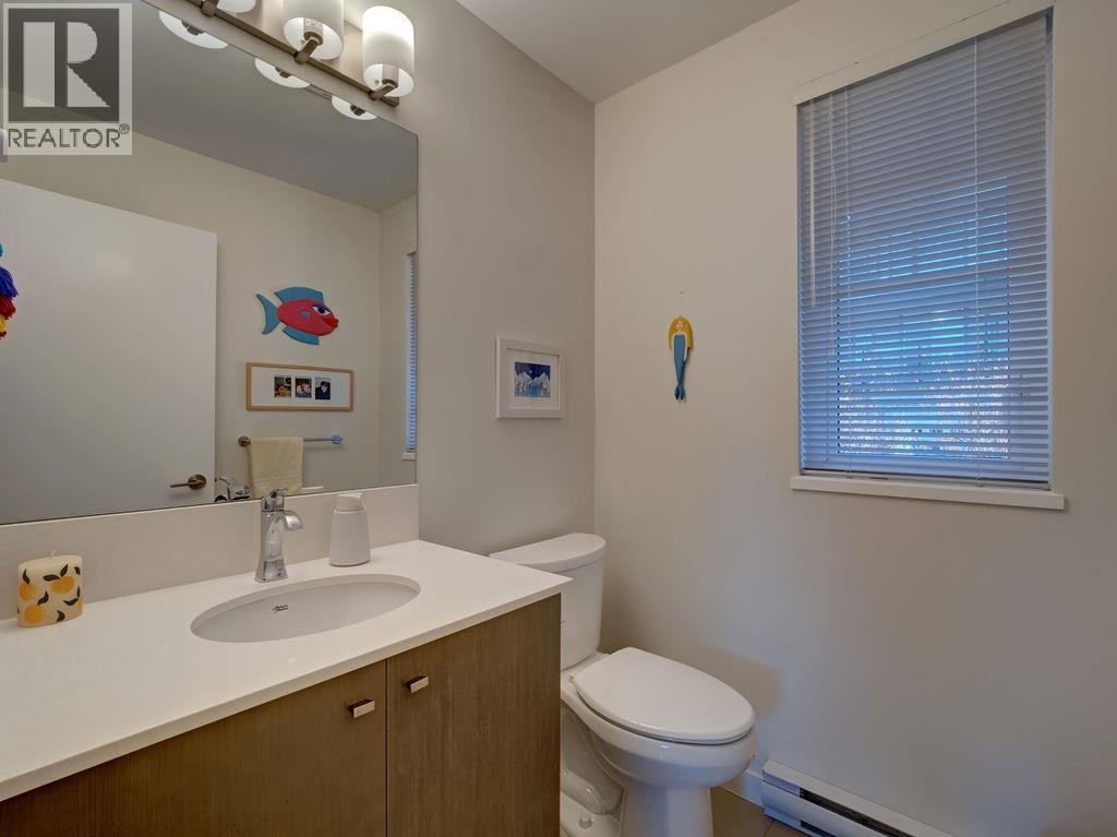 5964 BEACHGATE LANE, Sechelt