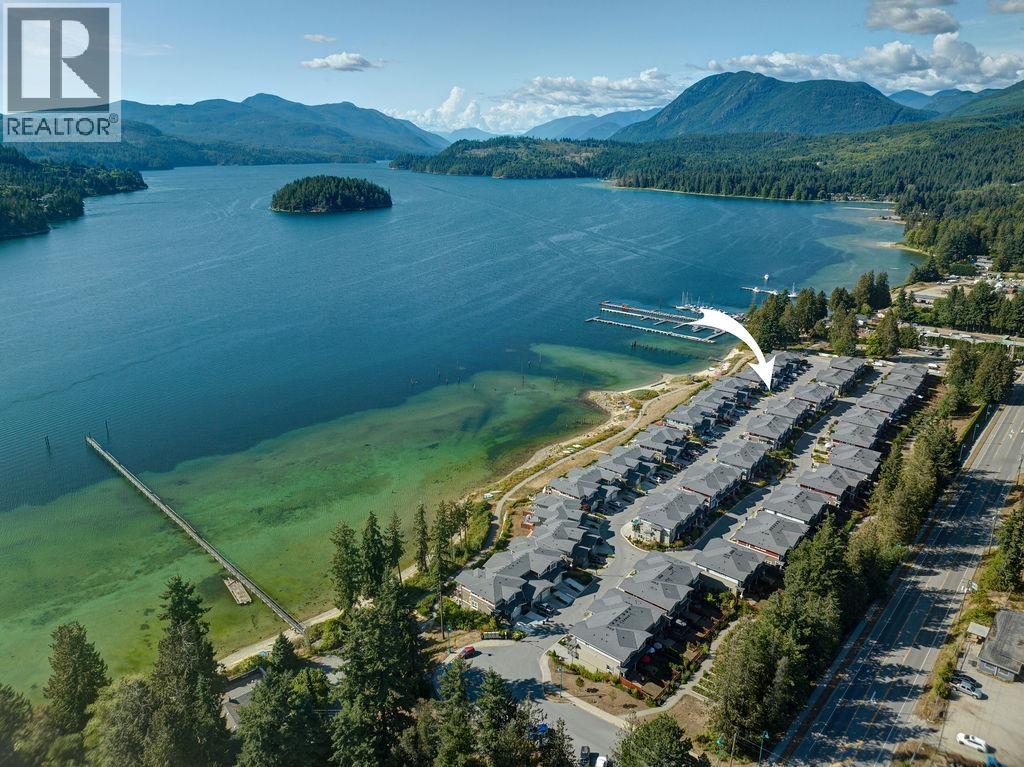 5964 BEACHGATE LANE, Sechelt