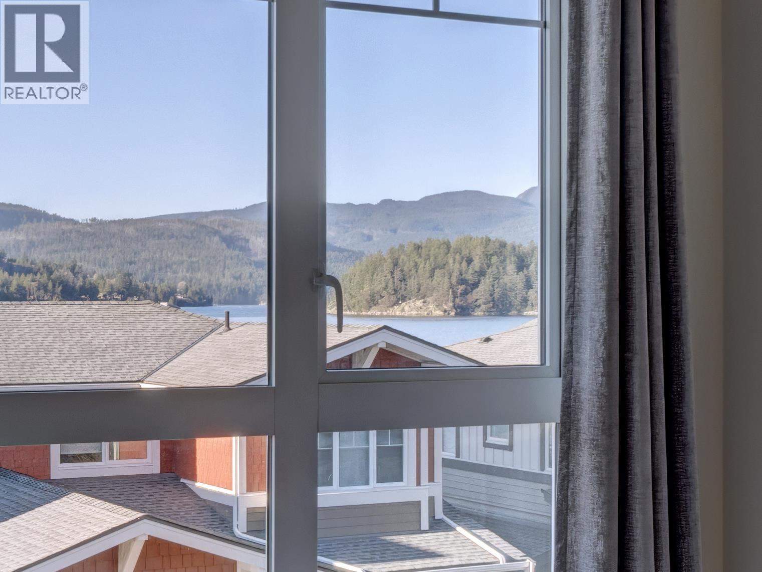 5964 BEACHGATE LANE, Sechelt