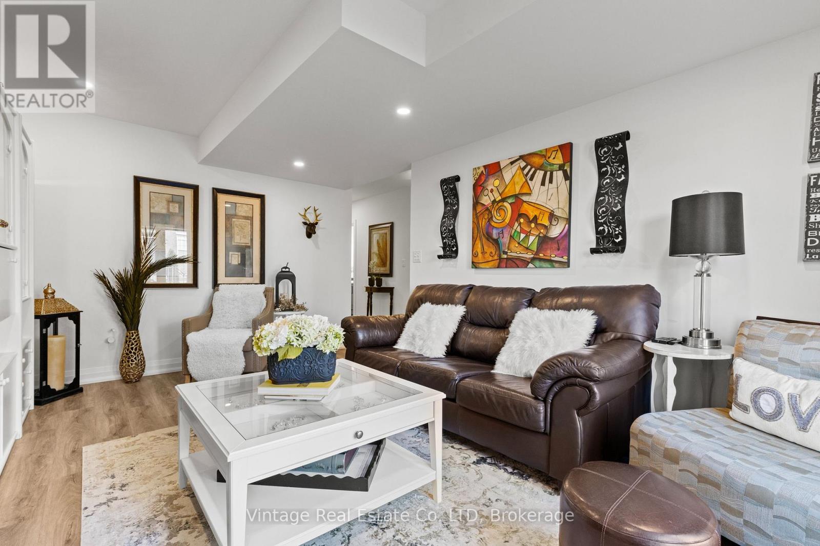 24 WILLOW BANK COMMON — photo 31