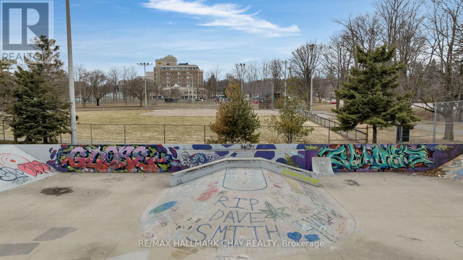 ##1, #2 66 PARKSIDE DRIVE - 36