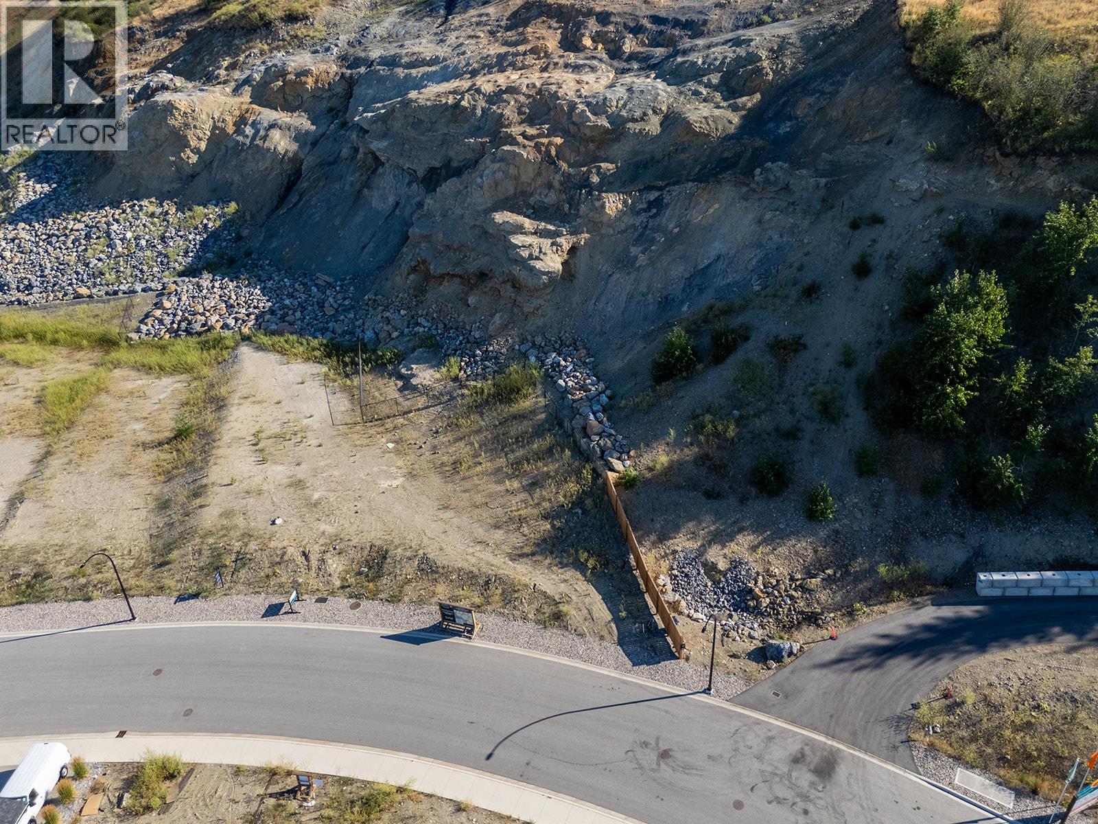 180 SARSONS DRIVE - 20