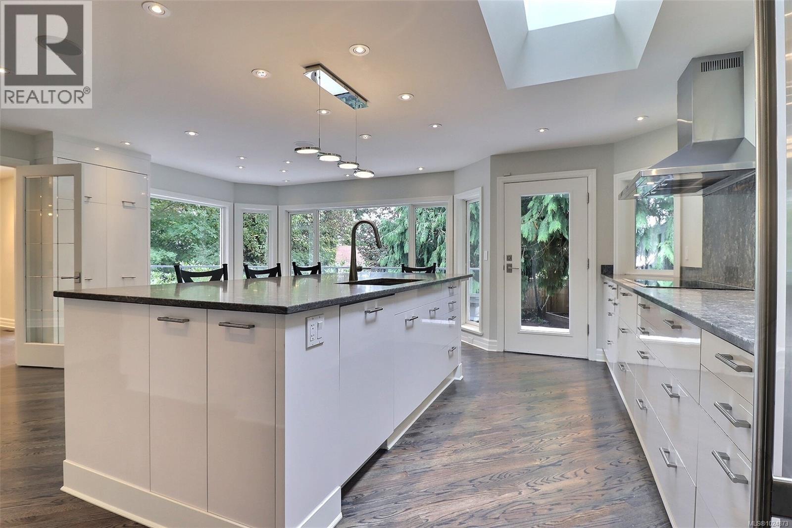 3977 Lexington Ave, Saanich