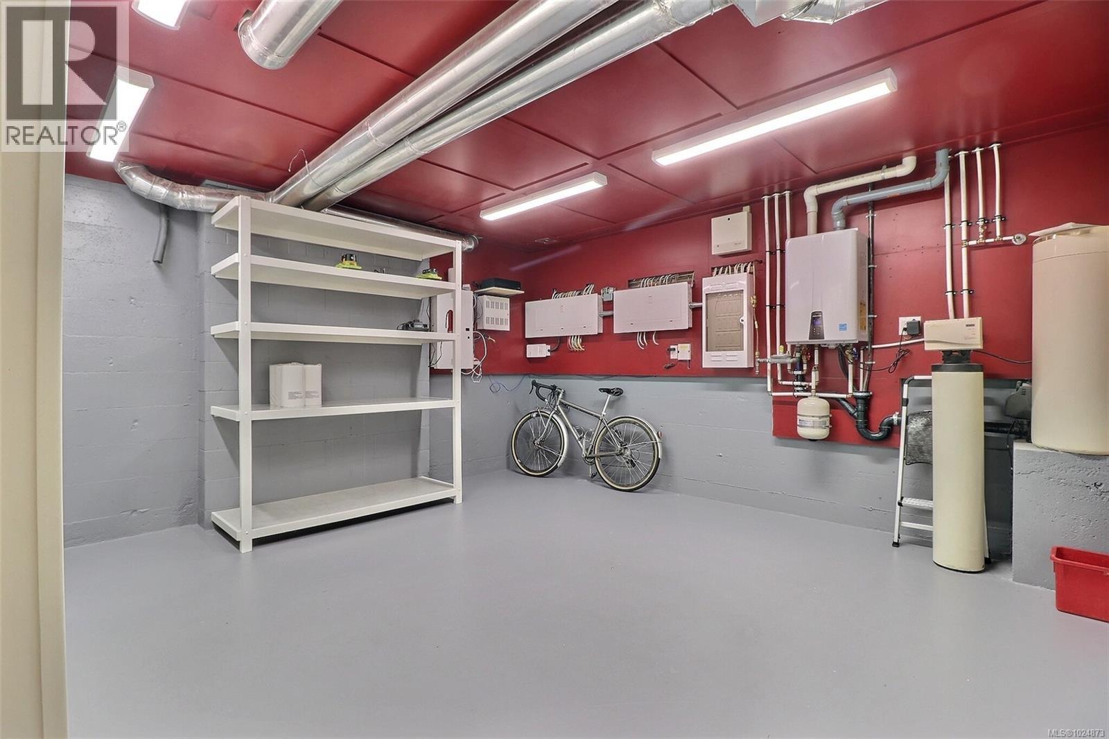 3977 Lexington Ave, Saanich