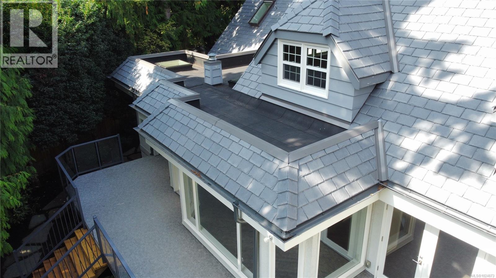 3977 Lexington Ave, Saanich