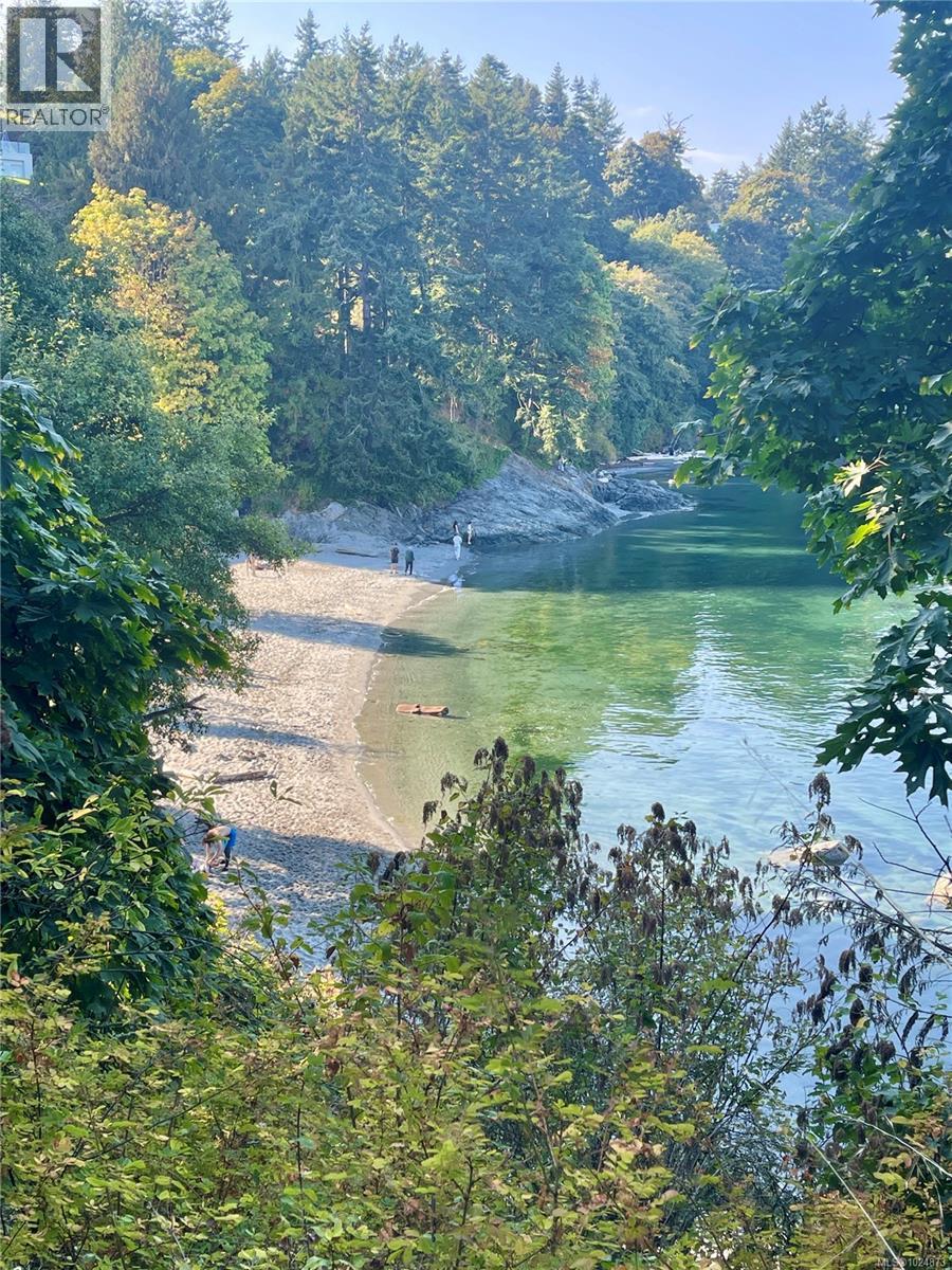 3977 Lexington Ave, Saanich