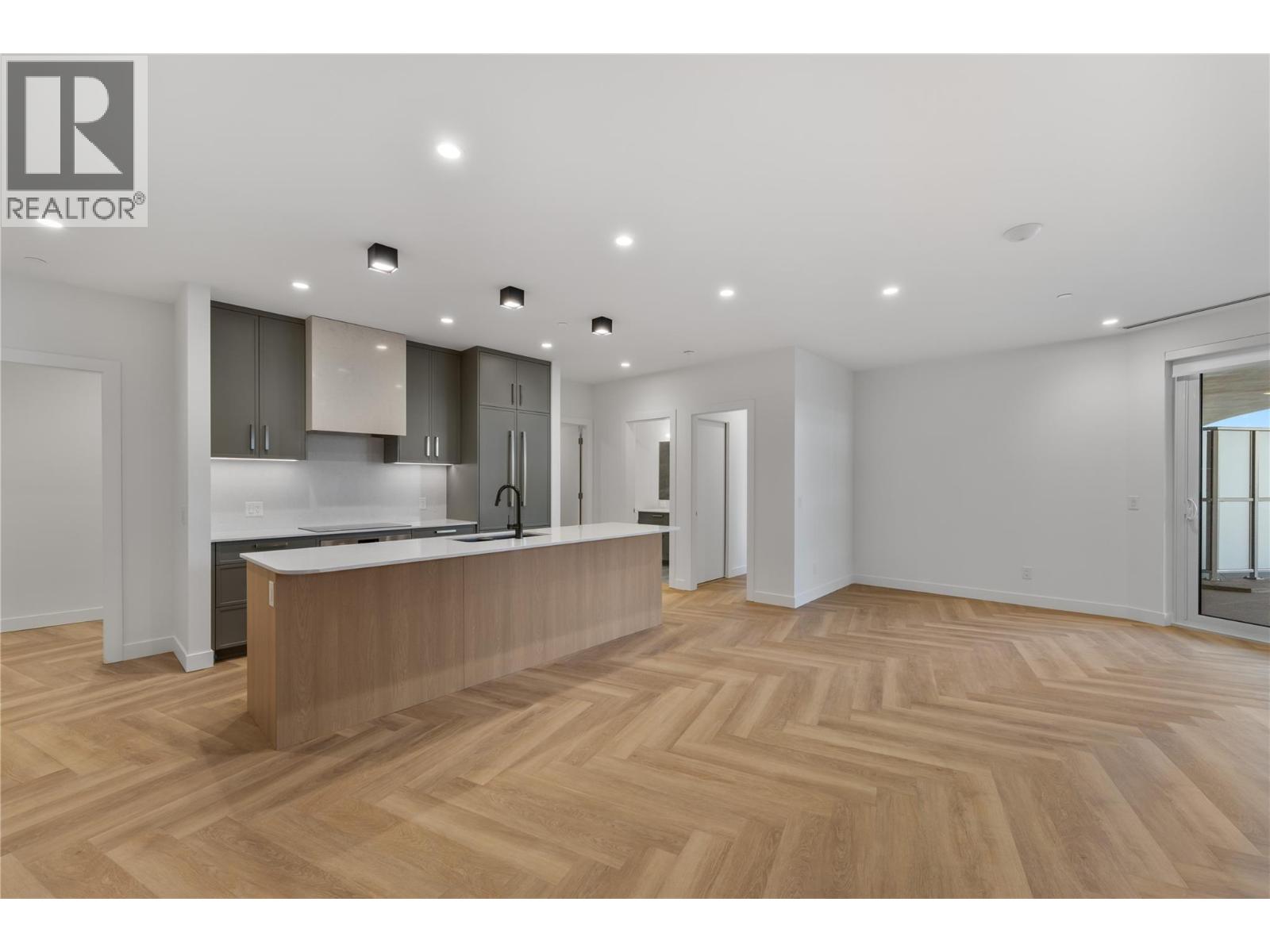 414 3340 Lakeshore Drive, Kelowna