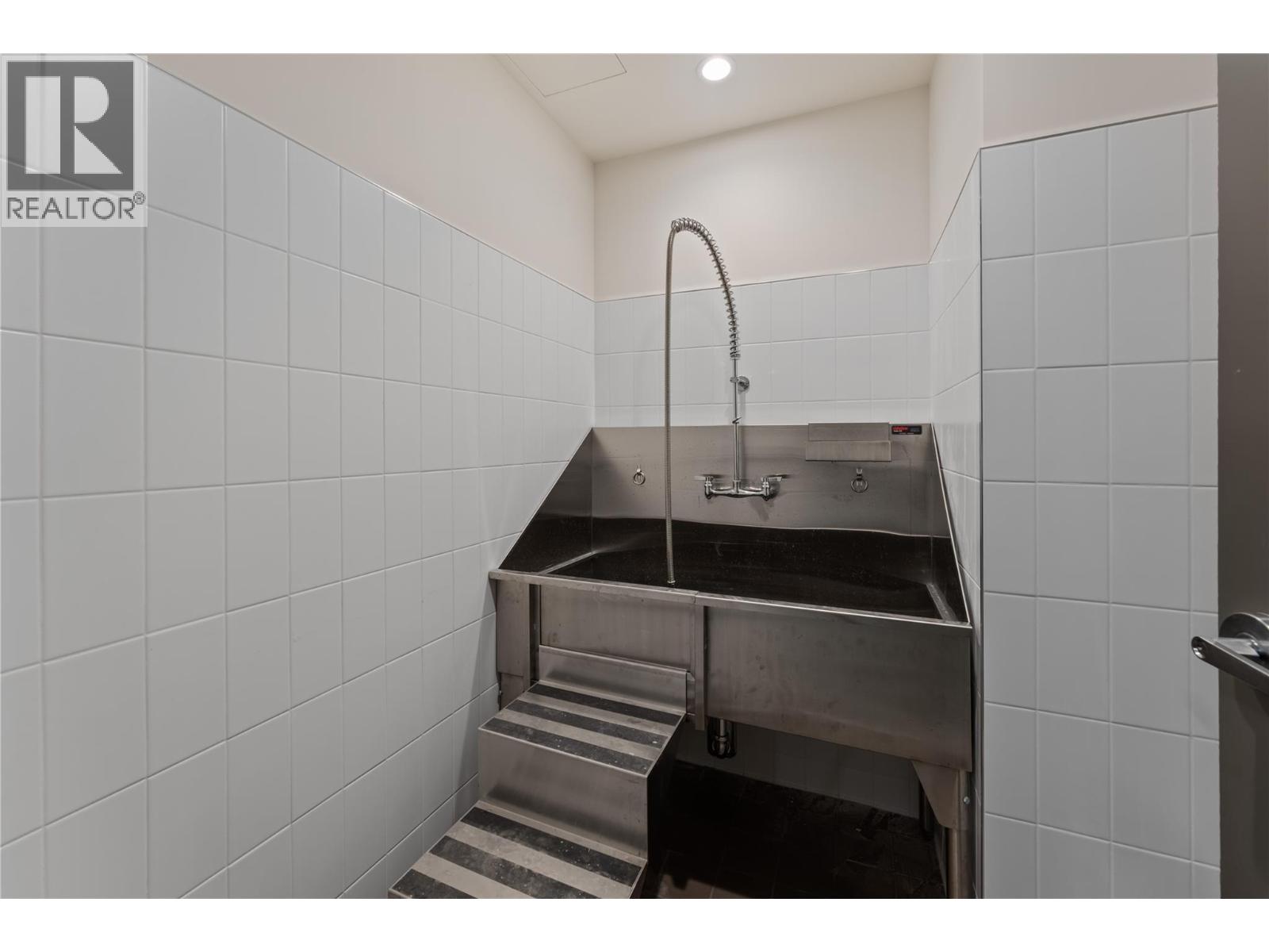 414 3340 Lakeshore Drive, Kelowna