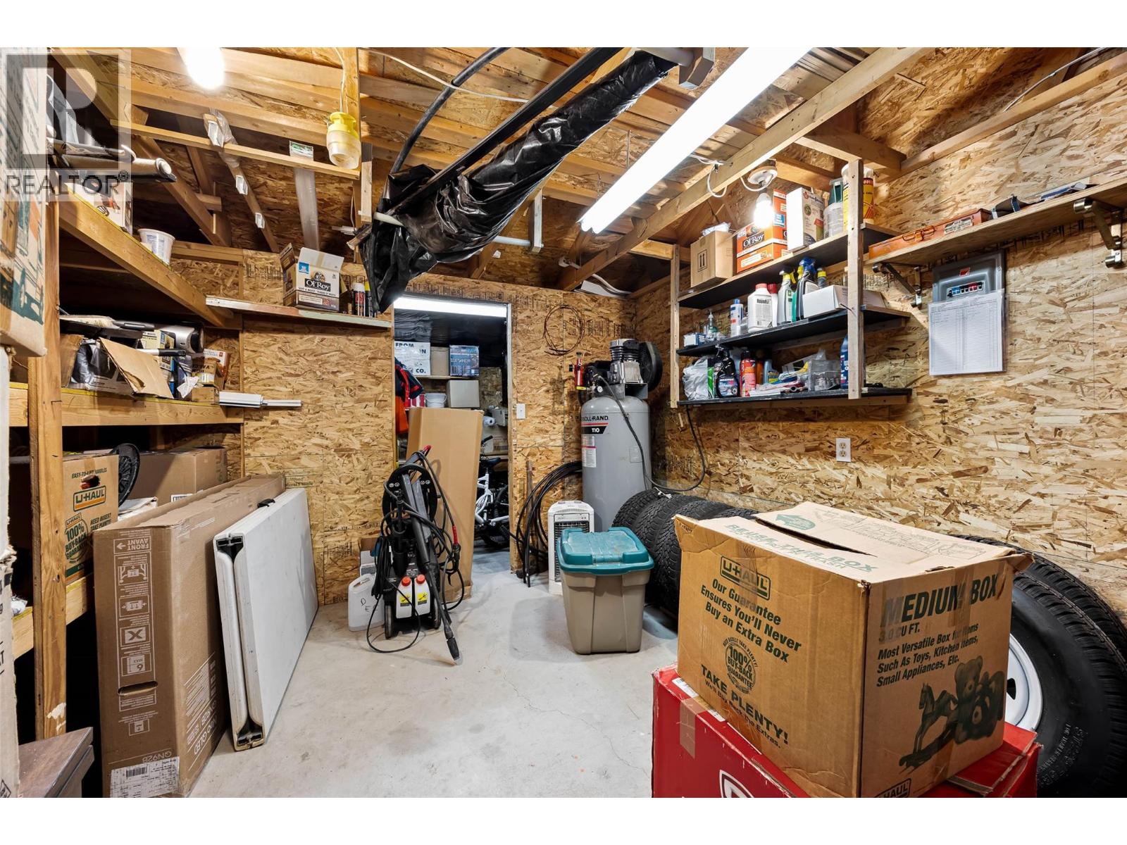 1664 WOODBURN DRIVE - 31