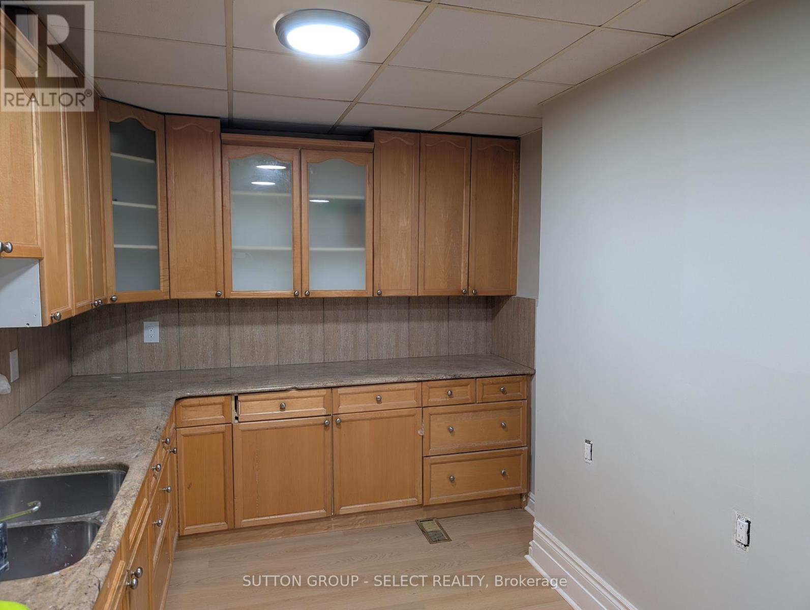 627 Wellington photo 4