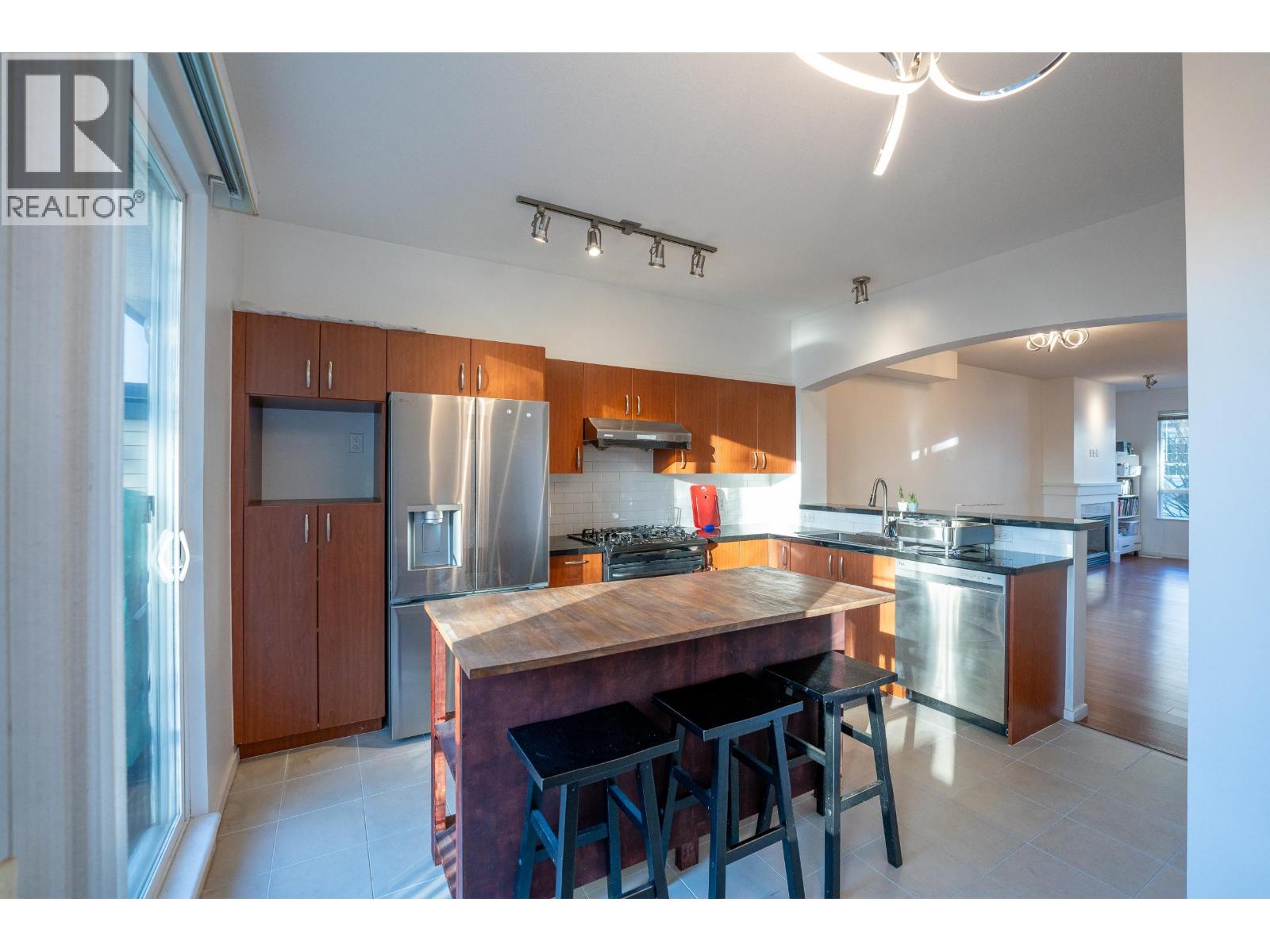 92 9088 HALSTON COURT - Photo 3 of 16, Burnaby, British Columbia