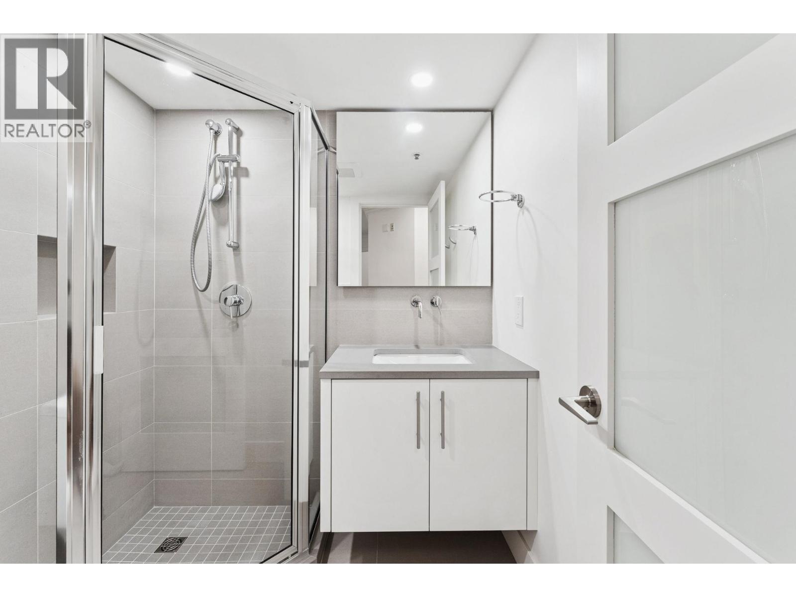 1 2110 MARINE DRIVE, West Vancouver