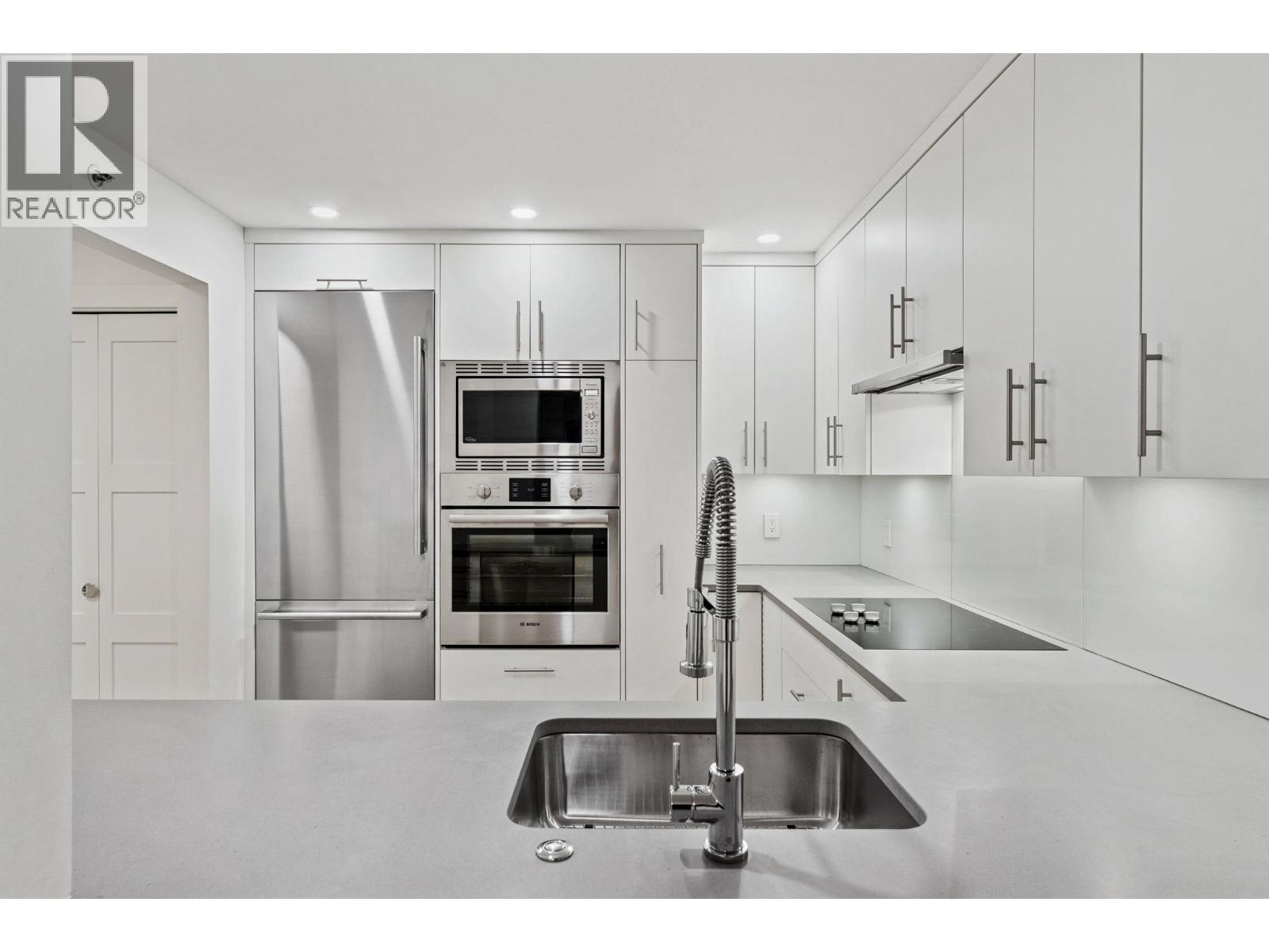 1 2110 MARINE DRIVE, West Vancouver