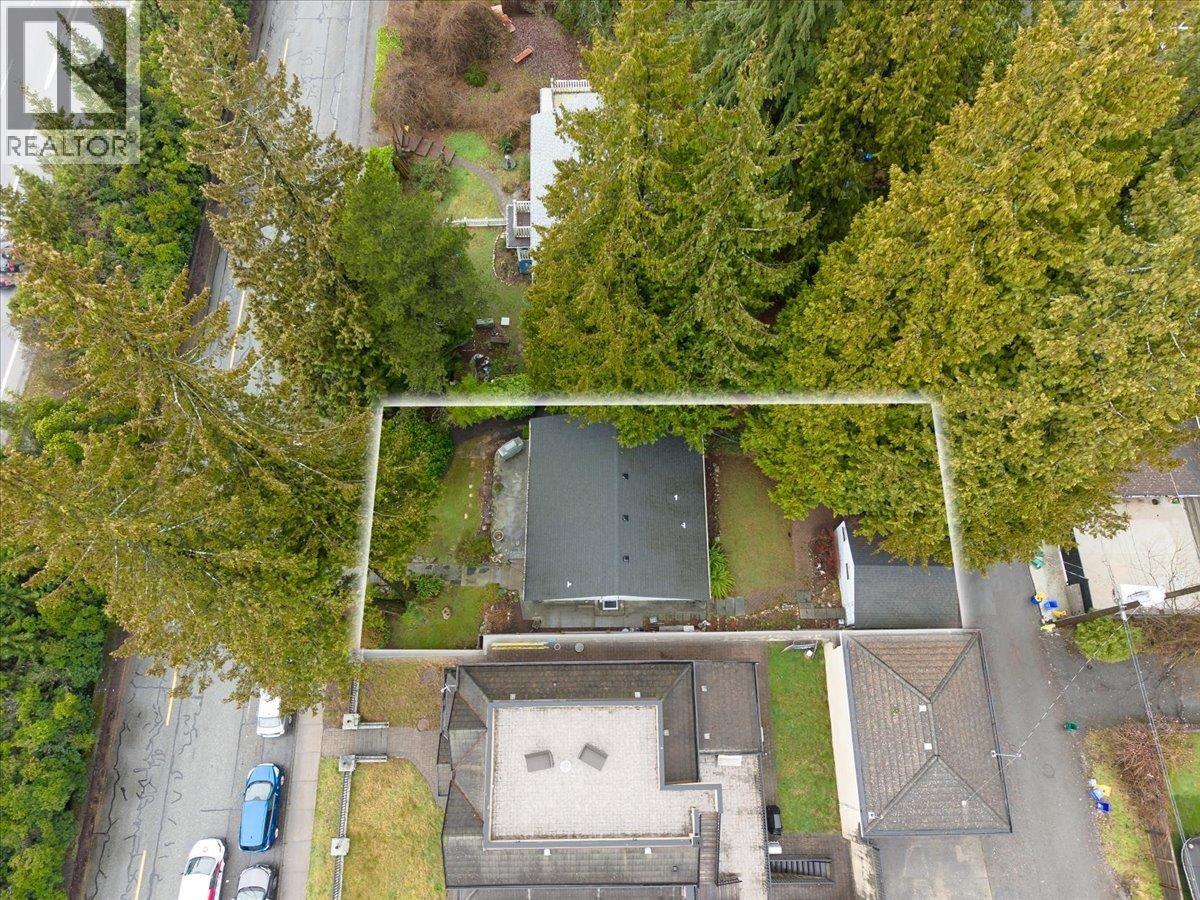 322 E 25TH STREET, North Vancouver
