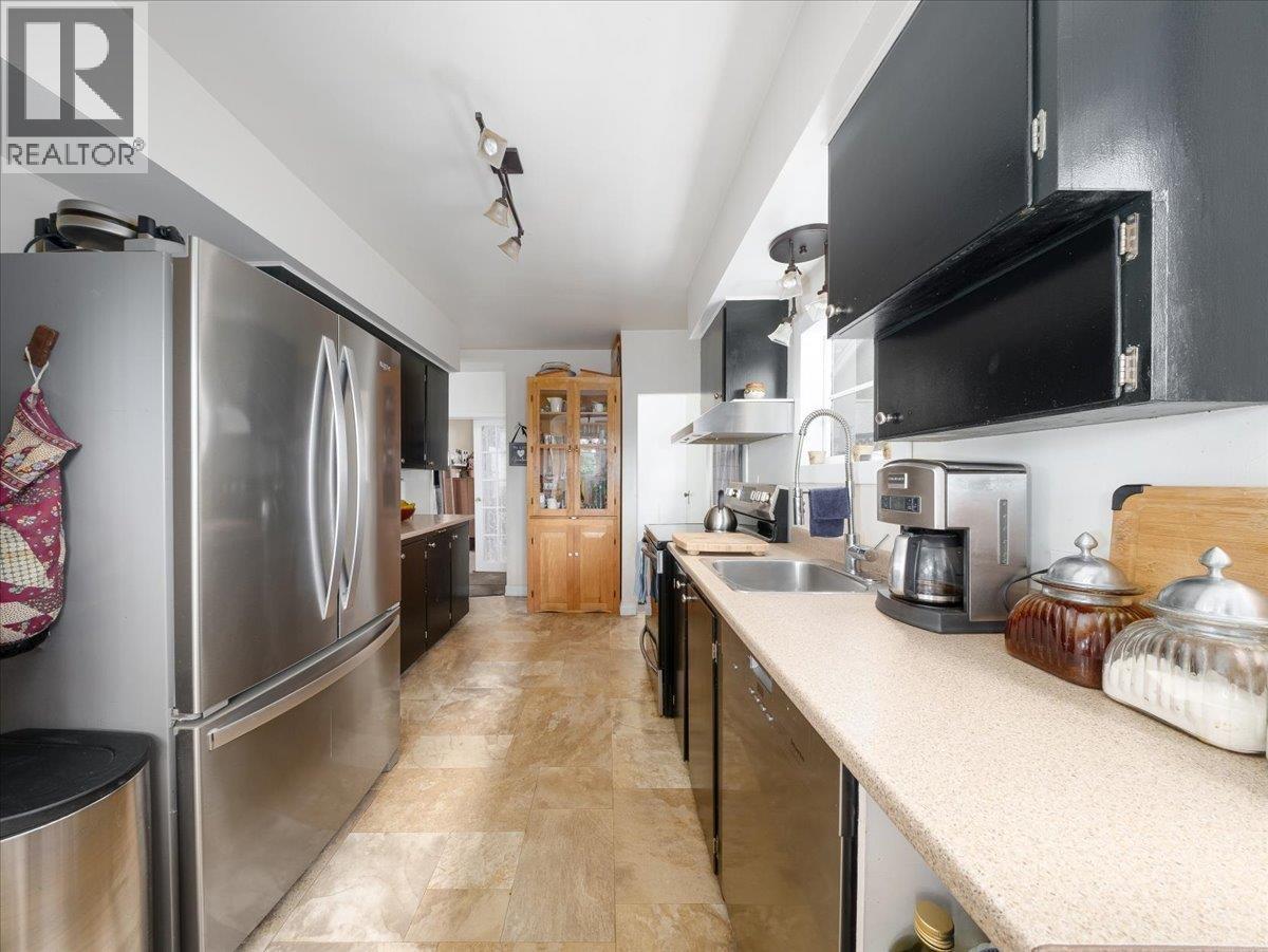 322 E 25TH STREET, North Vancouver