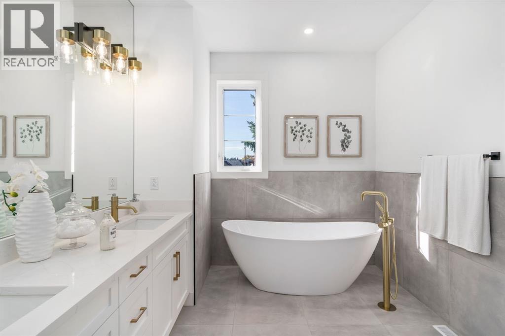 Single Family House for Sale in   Avenue Shaganappi Calgary 