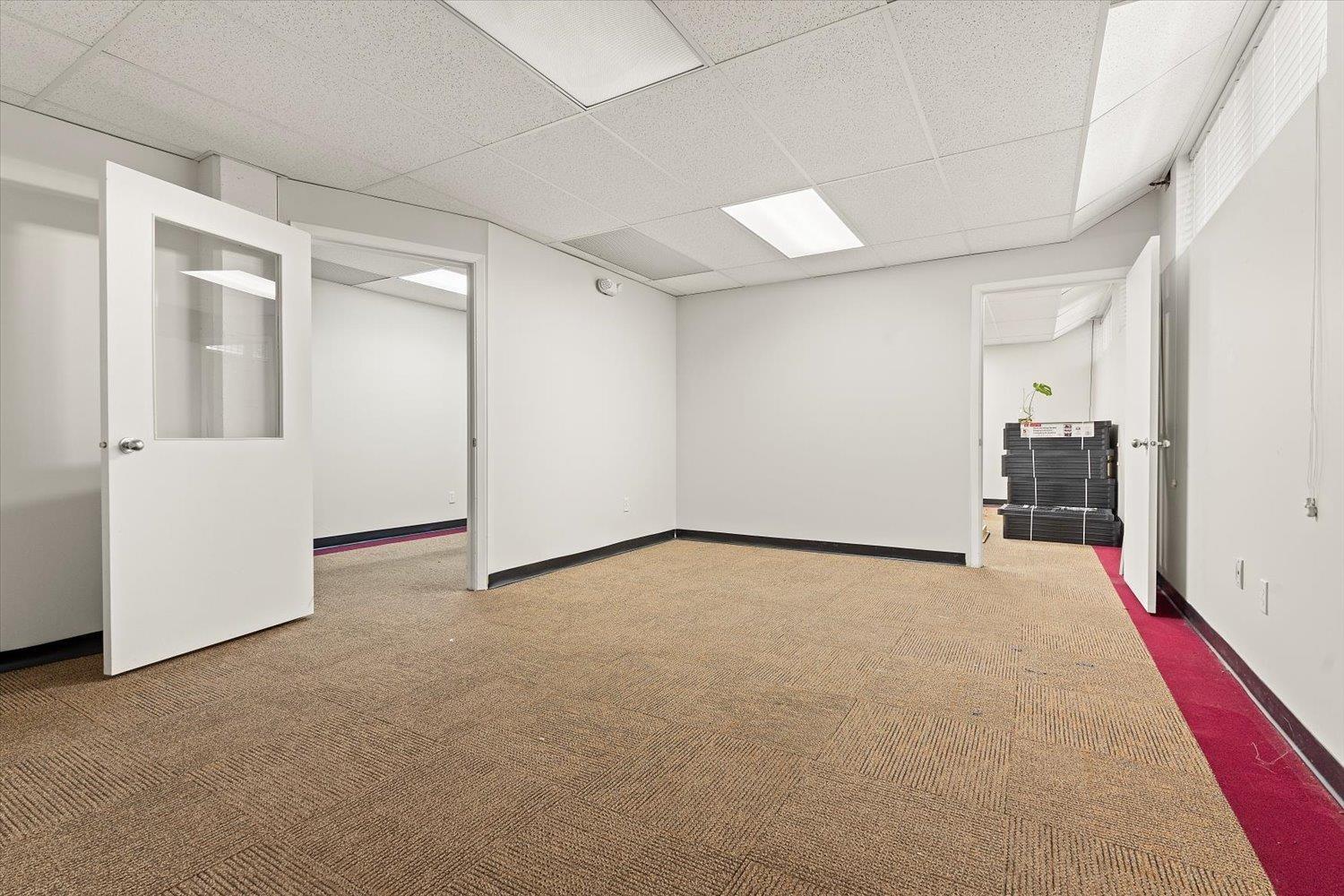 Office in Langley - Image 10