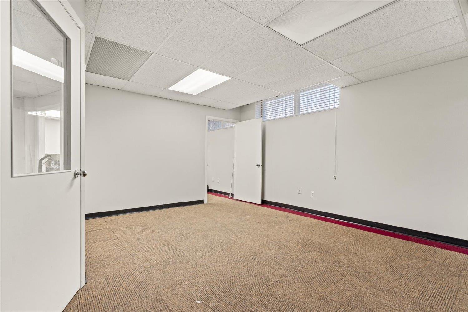 Office in Langley - Image 11