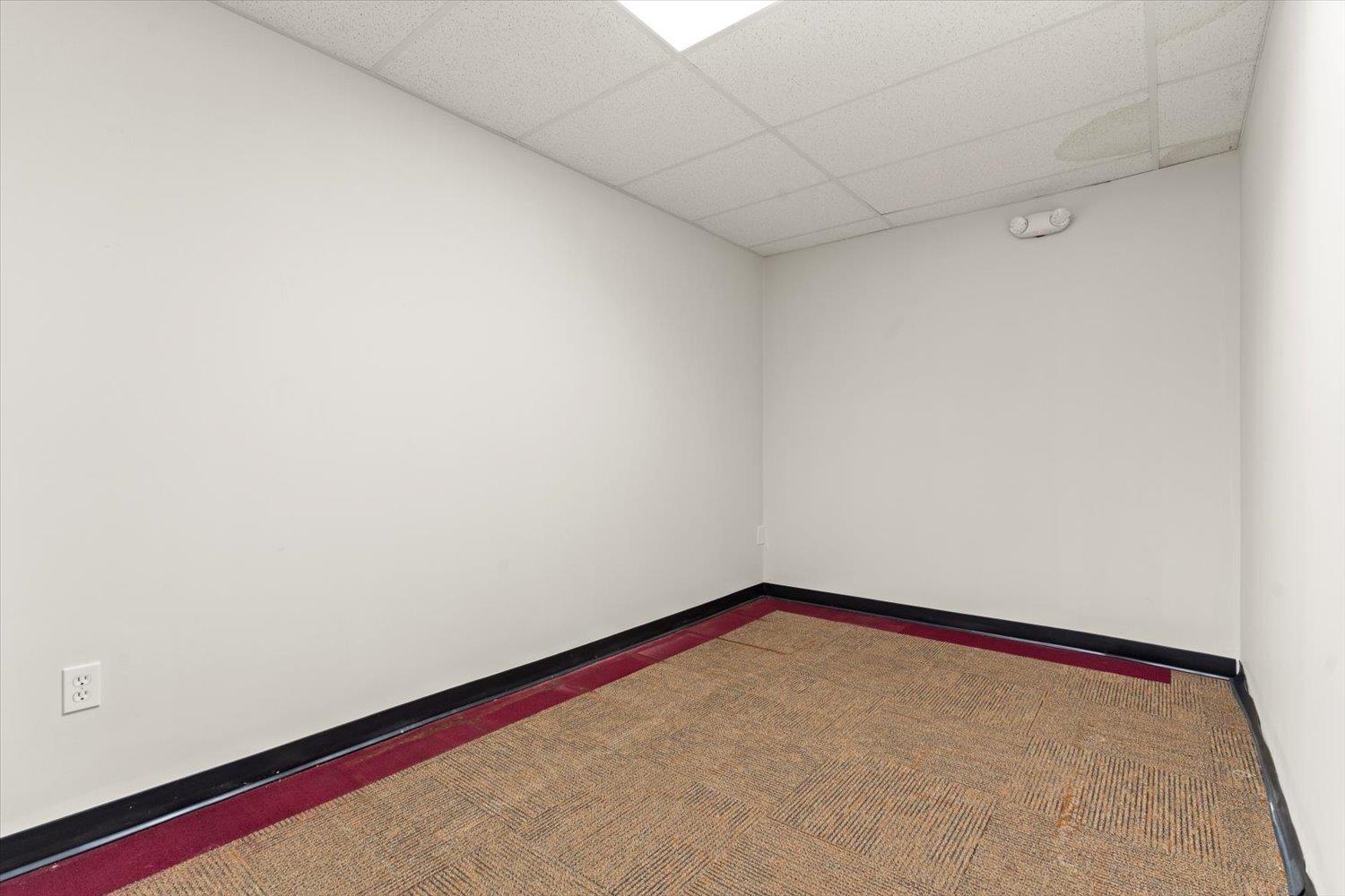 Office in Langley - Image 12