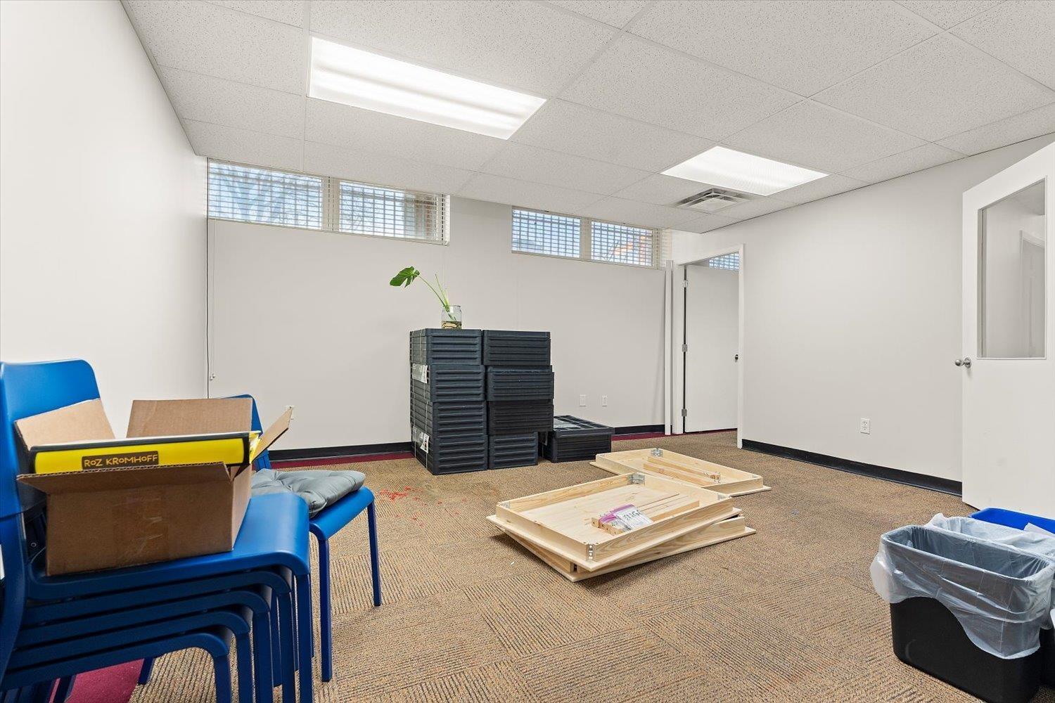Office in Langley - Image 8