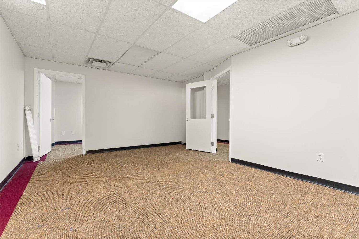 Office in Langley - Image 9