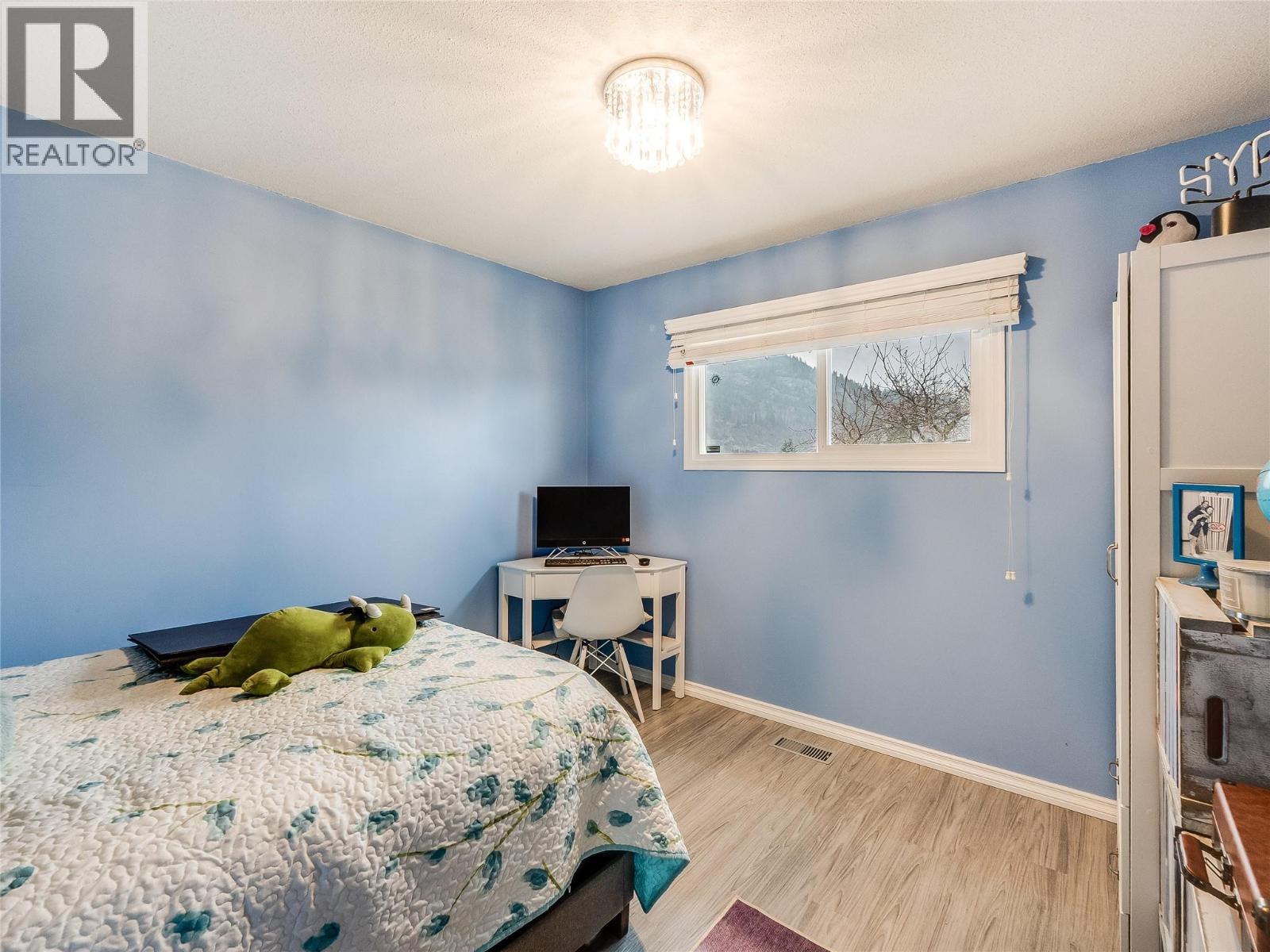 550 6th Avenue, Castlegar