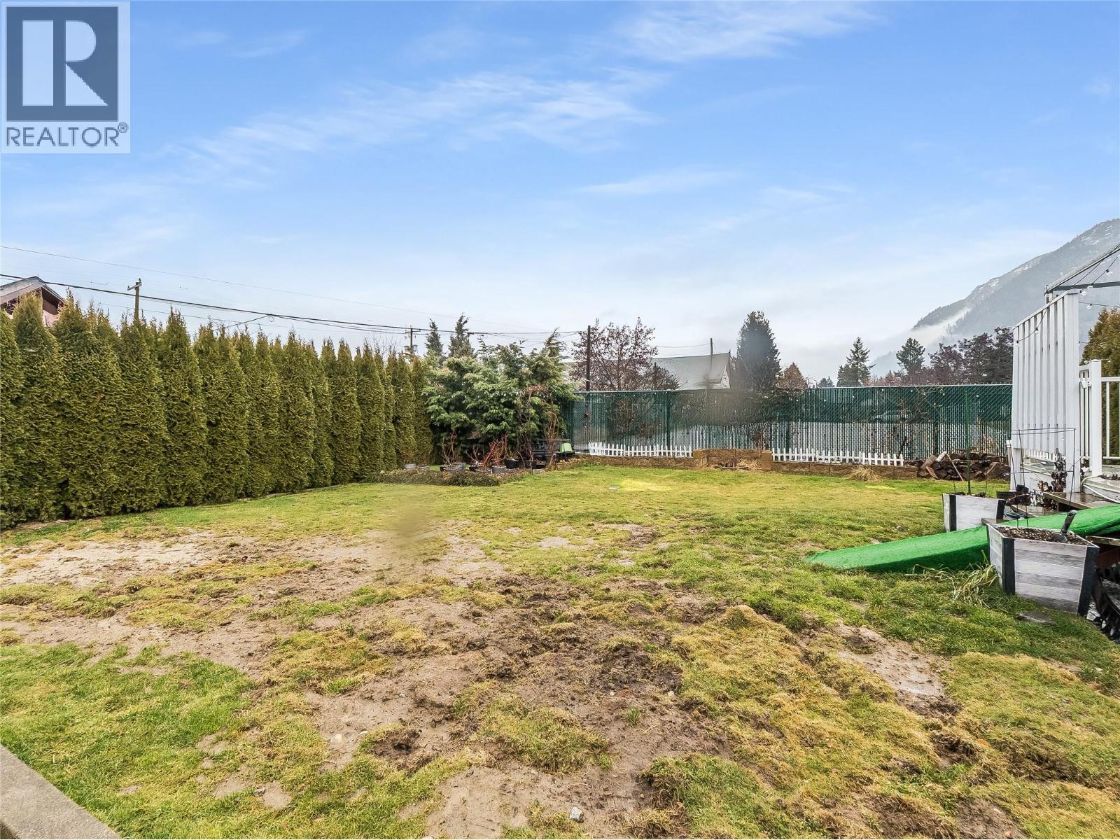 550 6th Avenue, Castlegar