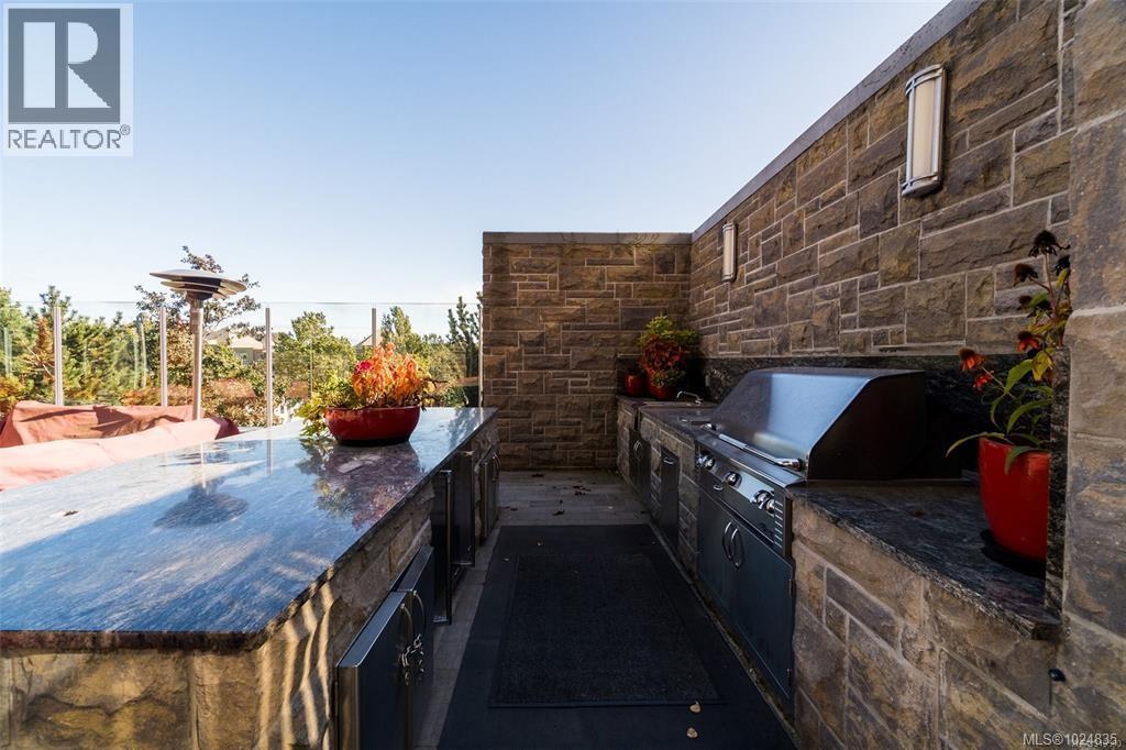 213 100 Saghalie Road, Victoria