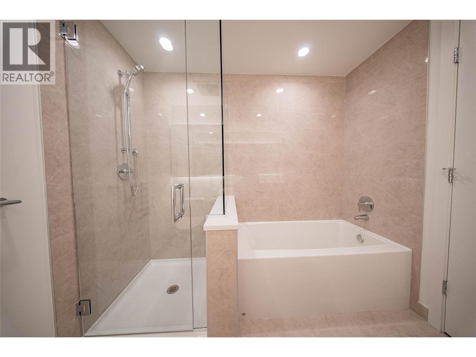 1408 238 Leon Avenue, Kelowna