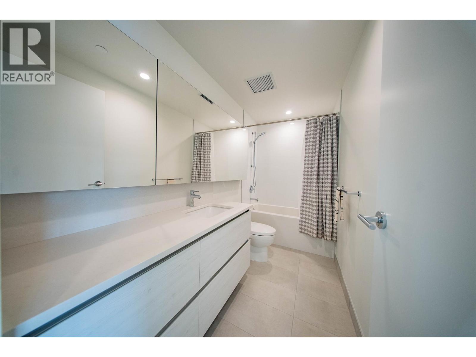 1408 238 Leon Avenue, Kelowna