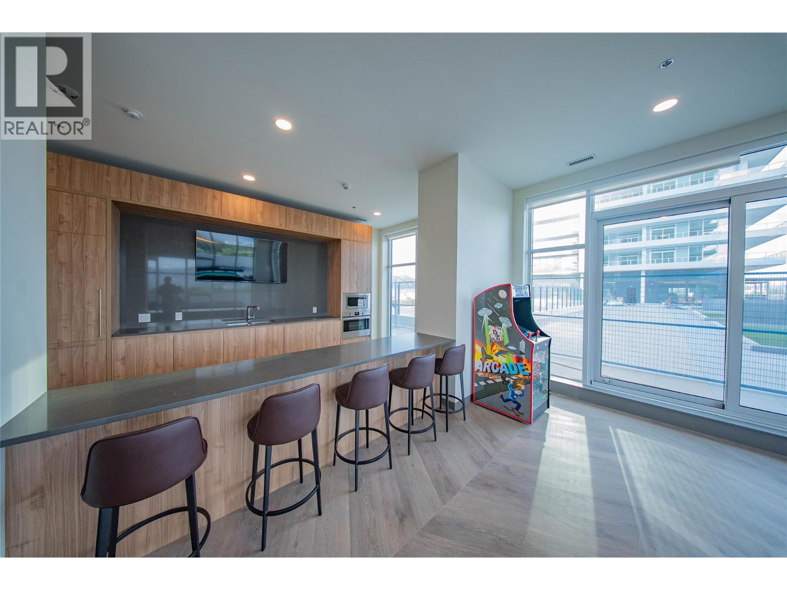 1408 238 Leon Avenue, Kelowna