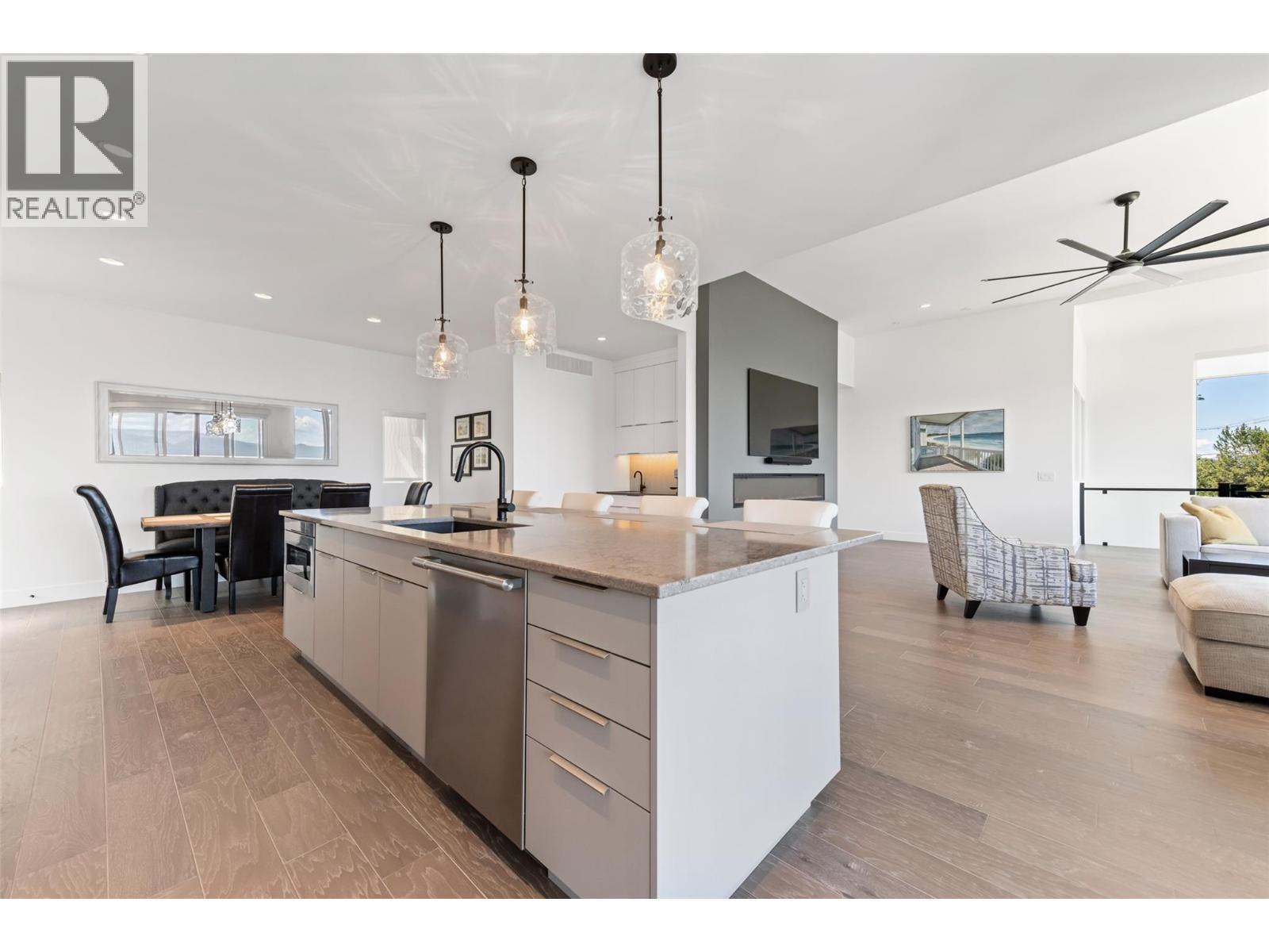  2672 Lakeridge Road, West Kelowna