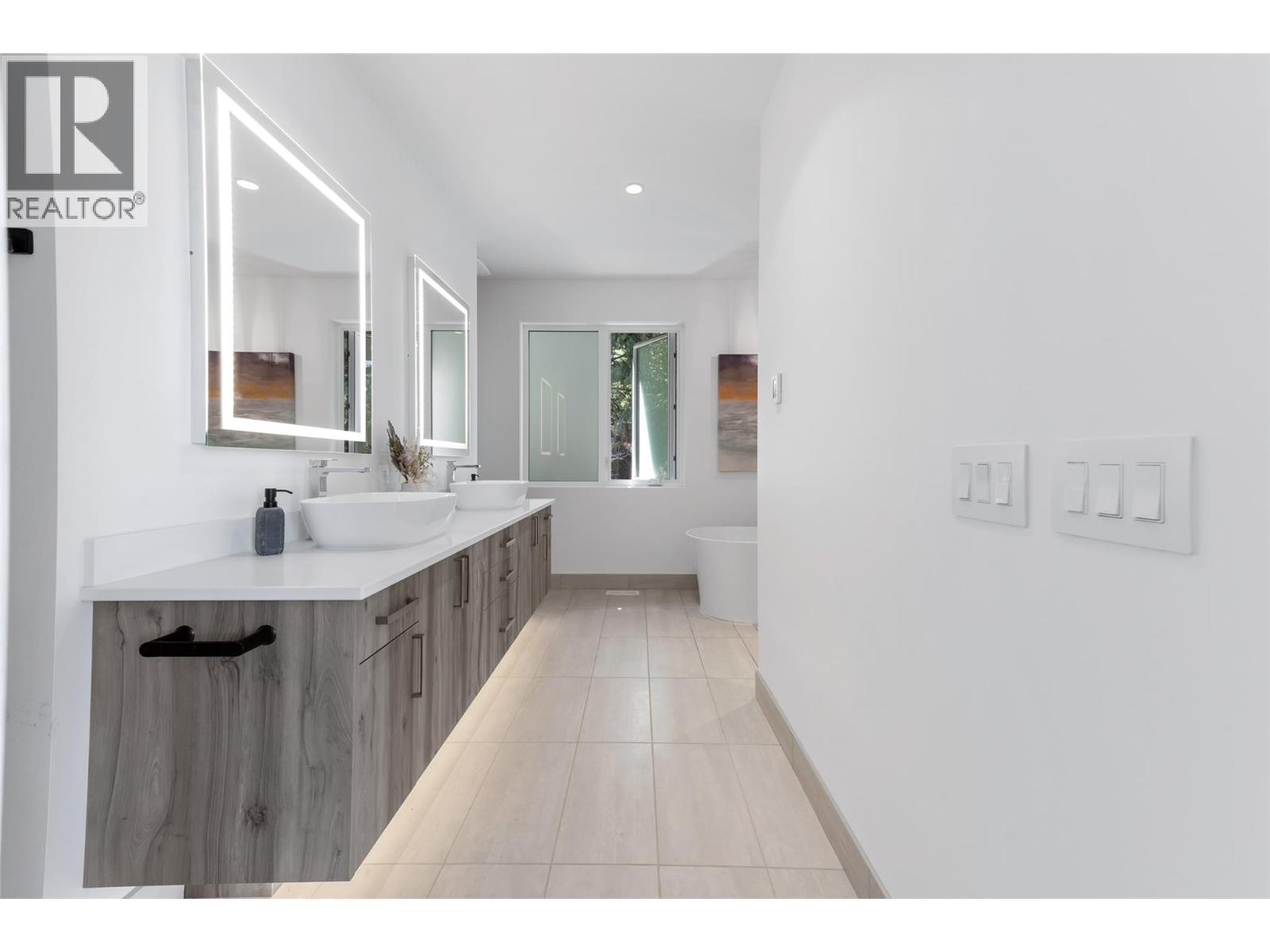  2672 Lakeridge Road, West Kelowna