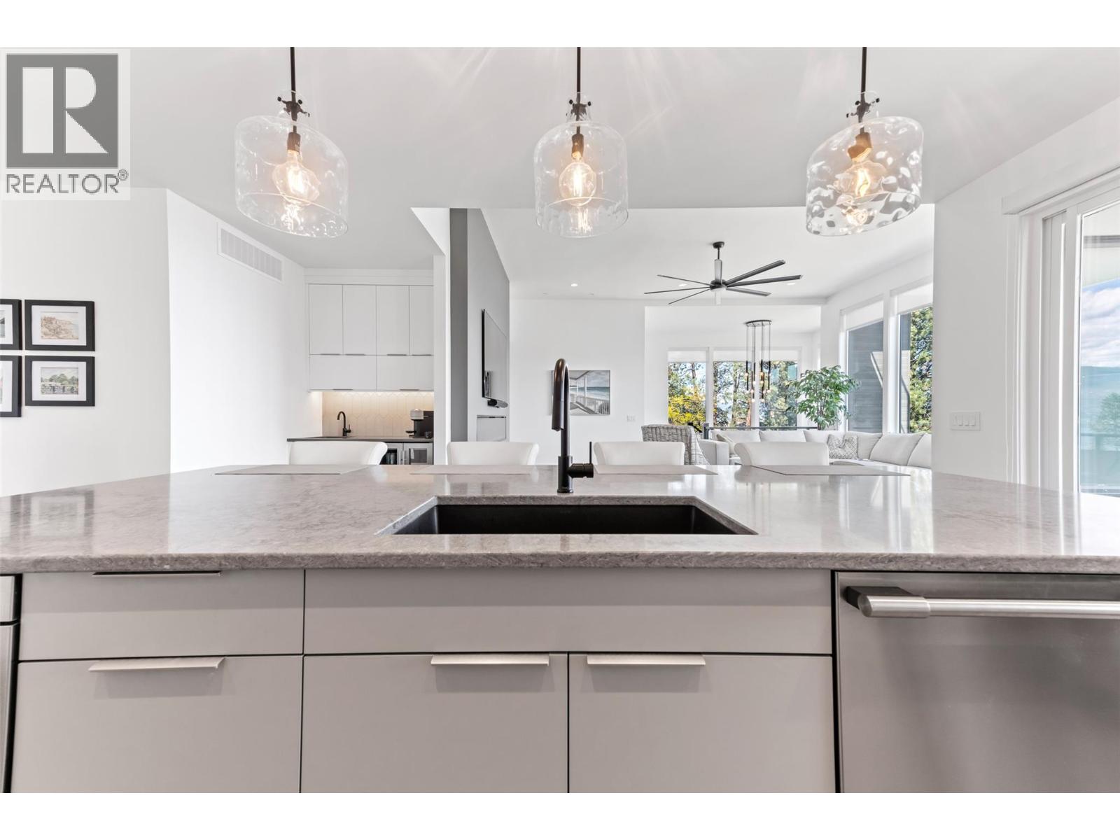  2672 Lakeridge Road, West Kelowna